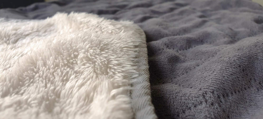 Close up of Omlet Luxury Soft Dog Blanket