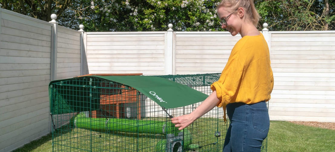 Lady moving Omlet Zippi Rabbit Playpen