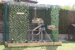 Omlet Walk in Run in Garden