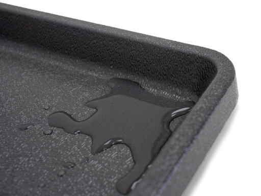 The Fido plastic tray helps contain any accidental spills