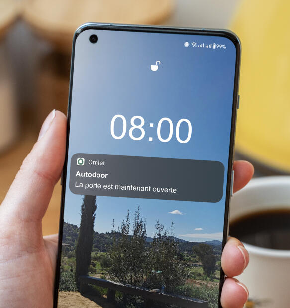 smart phone with open door notification