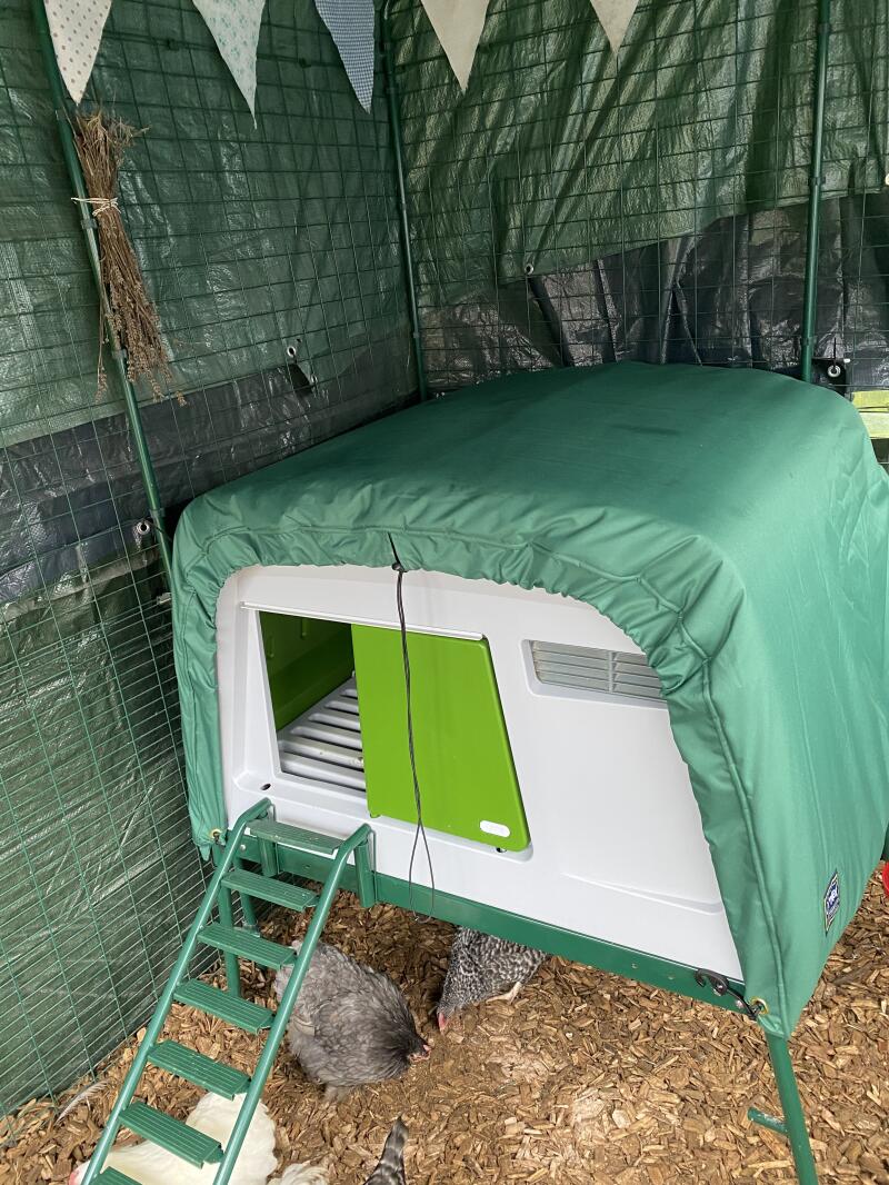 Extreme Temperature Blanket for Eglu Cube MK2 with Bungees Omlet