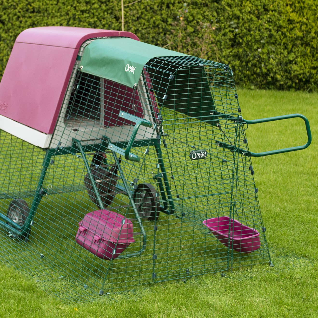 Eglu Go Up Wheel Set + Run Handles Omlet