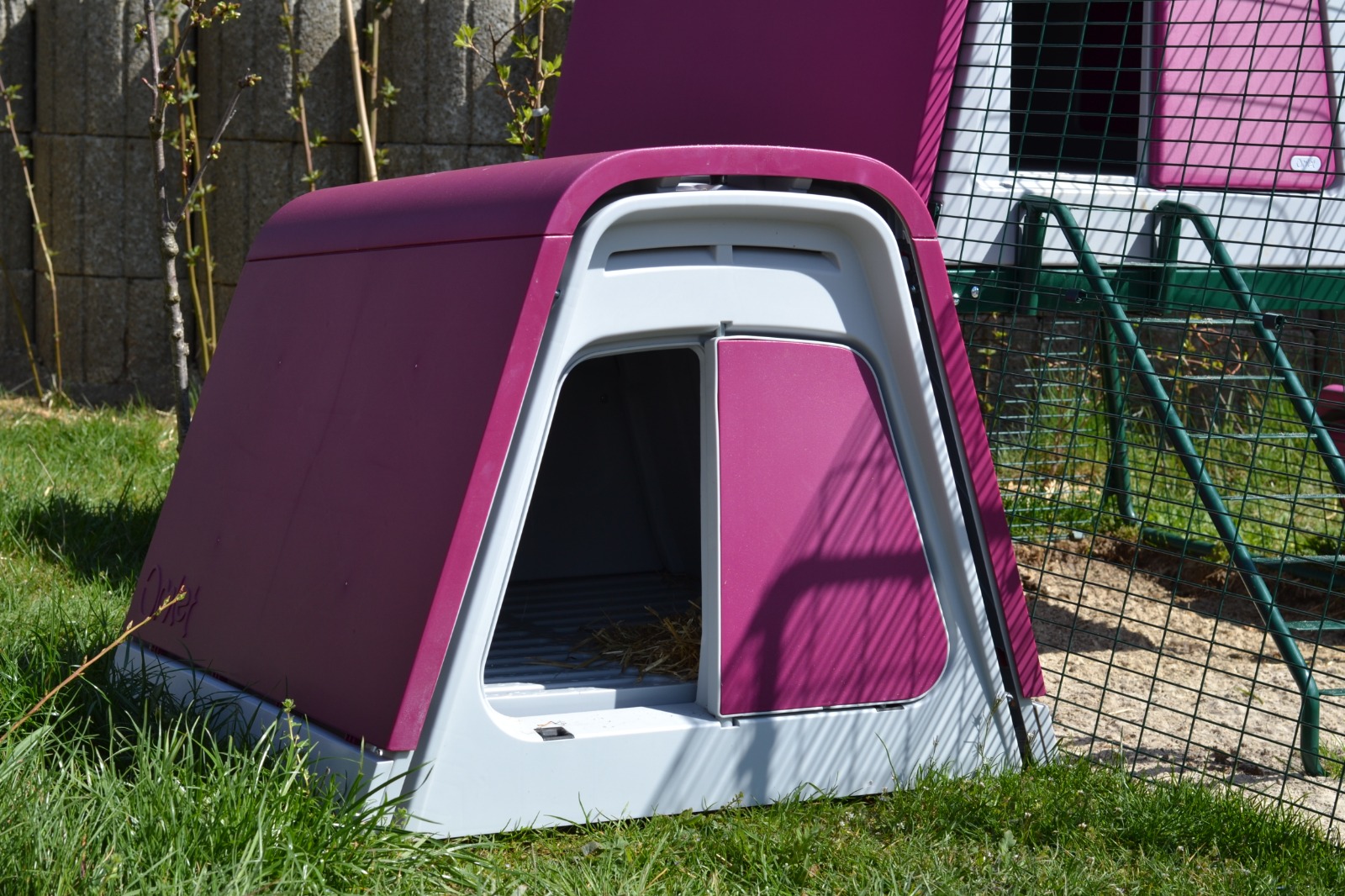 Eglu Go Chicken Coop Plastic Chicken House for 24 Birds